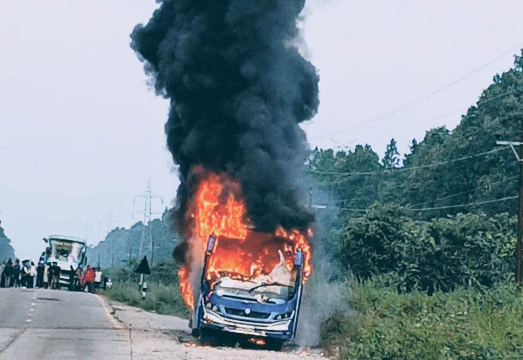 चन्द्रपुरमा यात्रुवाहक बसमा आगलागी, करिब ३५ लाखको क्षति