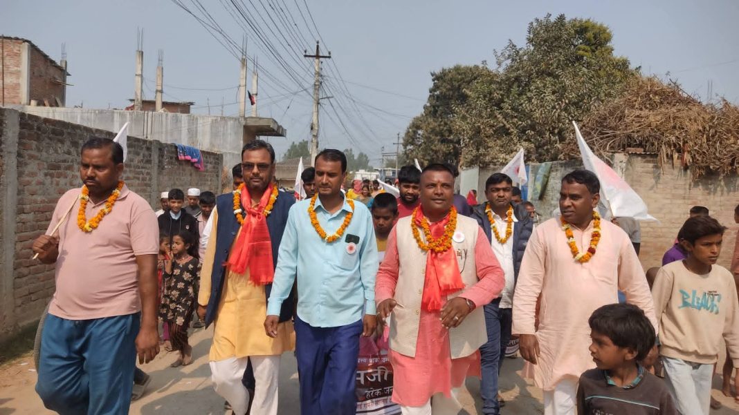 नेकपा (एमाले)का उम्मेदवार रामजी साहले आफ्नो चुनावी अभियानलाई तीव्रता दिँदै बस्ती बस्तीमा