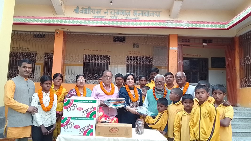 बन्सिराम अनाथालयमा आज एक दयालु परिवारद्वारा खाद्यान्न सामग्री लगायत लत्ताकपडा हस्तान्तरण
