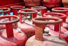 गोदाममा लुकाइएका ६ हजारभन्दा बढी ग्यास सिलिन्डर बरामद, श्रीराम ग्यास कारबाहीमा